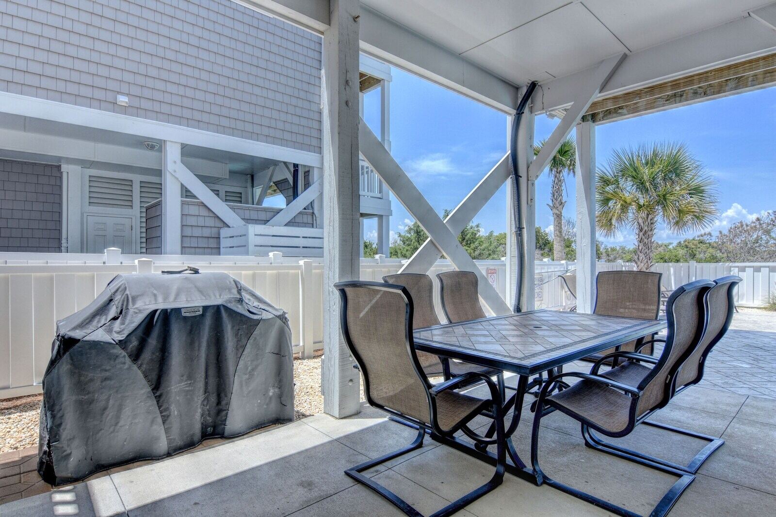 Beach house photo 30