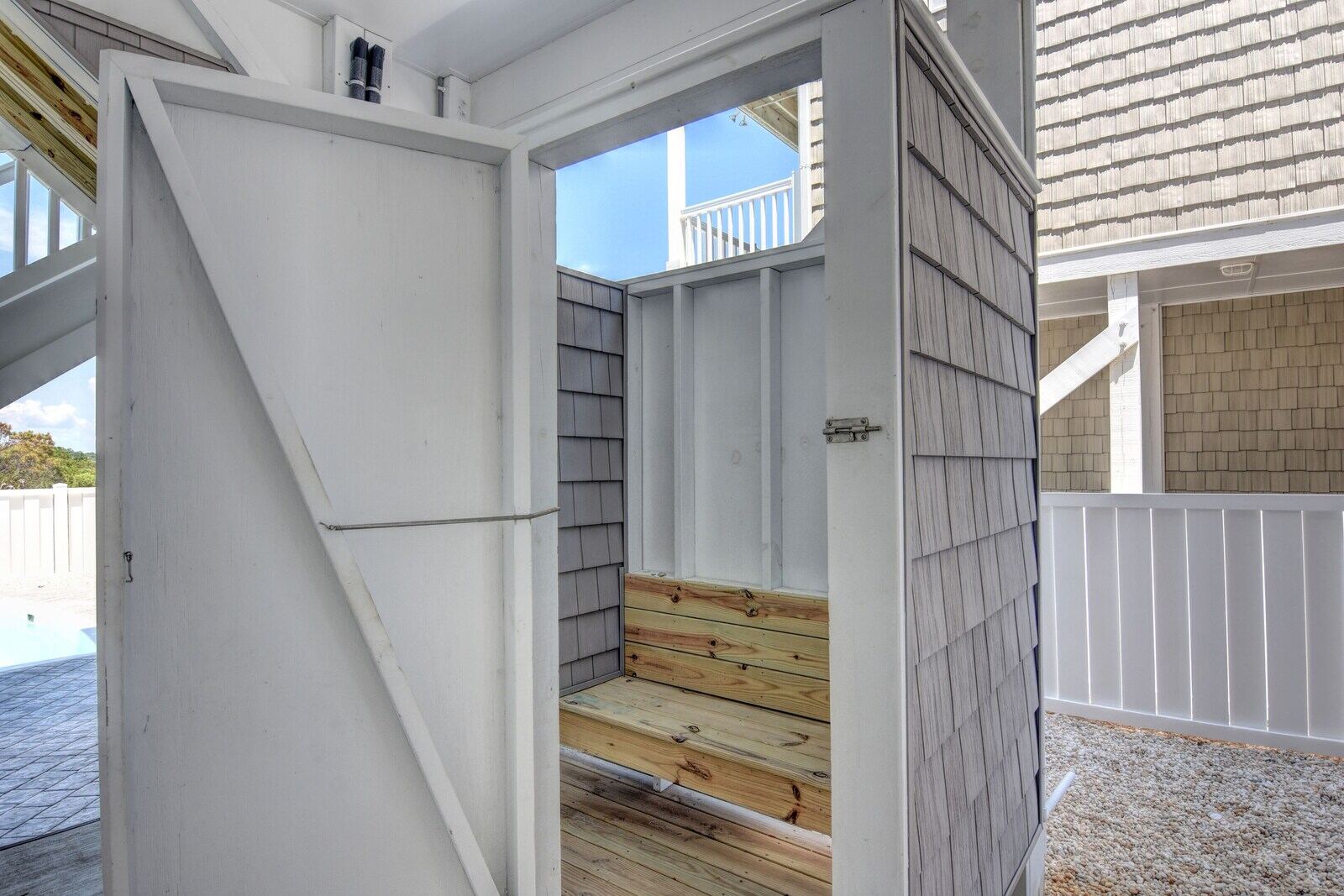 Beach house photo 36